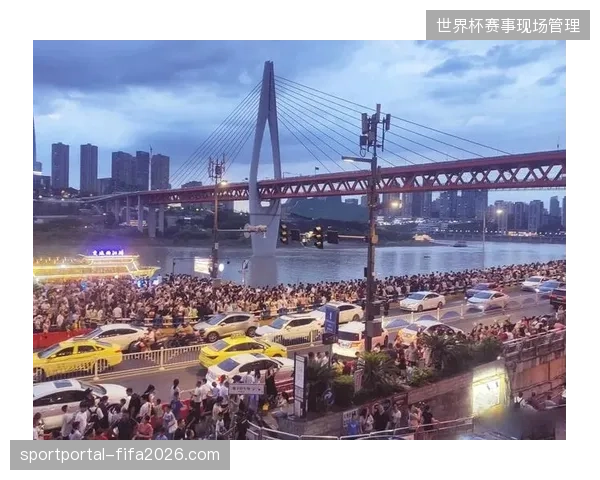场馆周边扩建项目持续增加，为何关键节点的人流预警机制依然形同虚设